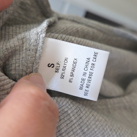 Gilli Gray Ribbed Stretchy Bodysuit Sleeveless Crew Neck | NWOT Minimal Chic - Picture 5 of 6